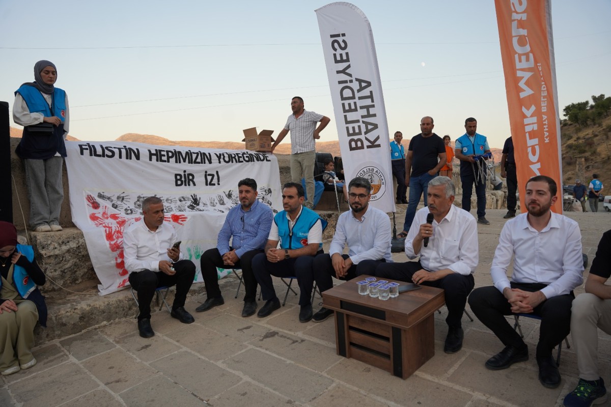 Başkan Hallaç, Cendere Köprüsü’nde gençlerle buluştu