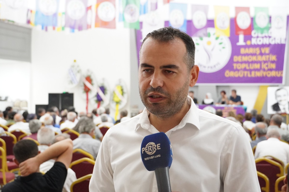 DEM Parti Adıyaman’da bayrak değişimi: Hüseyin Coşkun ve Yeşim Camcı görevi devretti  - Videolu Haber